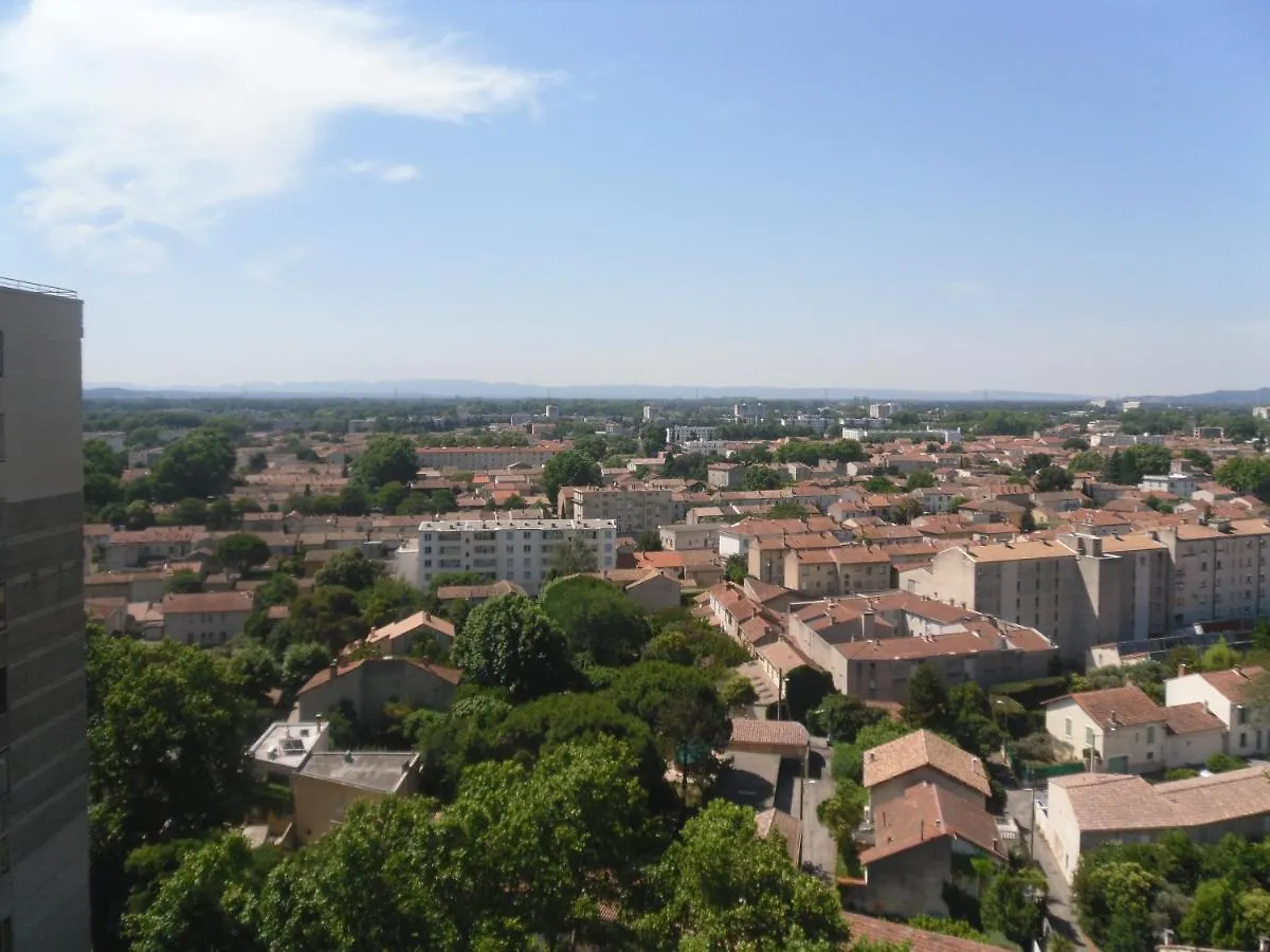 Superbe Chambre En Coloc Dans Un Appt De 88M2 A 200M Des Remparts Avignon 0*,  France