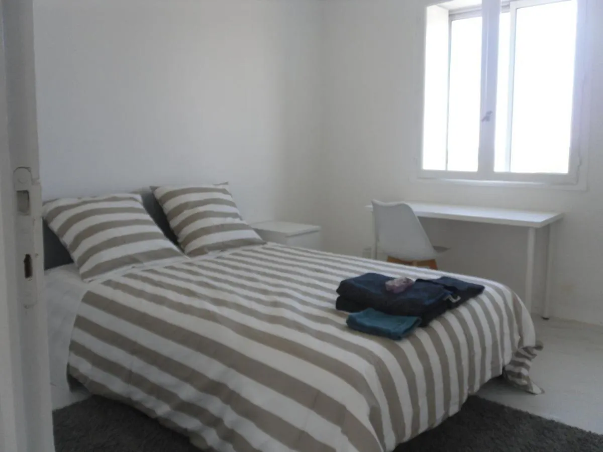 Superbe Chambre En Coloc Dans Un Appt De 88M2 A 200M Des Remparts Avignon 0*,  France